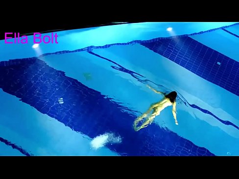 ❤️ Ik kin net ophâlde te sjen, jonge blonde fongen neaken swimmen yn ELLA BOLT resort pool Russyske porno by porno fy.sexvideosex.top