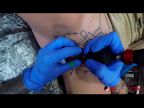 ❤️ Ekstreem tattooed hottie Sully Savage krige in tattoo op har klitoris Russyske porno by porno fy.sexvideosex.top