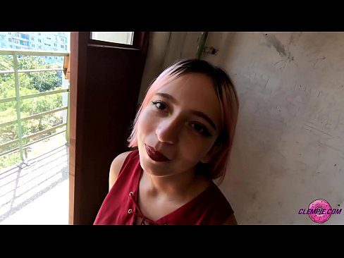 ❤️ Studint Sensual sûget in frjemdling yn 'e bûtenwrâld - Cum op syn gesicht Russyske porno by porno fy.sexvideosex.top